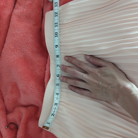 Blush pink pleated skirt - Picture 4 of 5